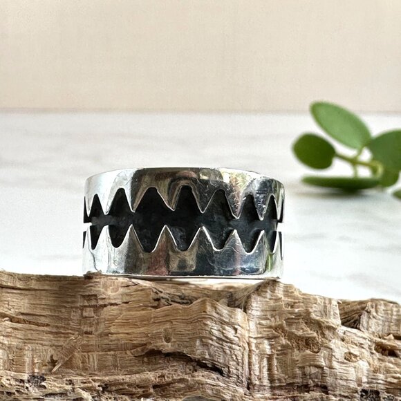 Taxco Mexico Sterling Silver Wide Band Ring With Black Details Size 10 - Picture 2 of 9